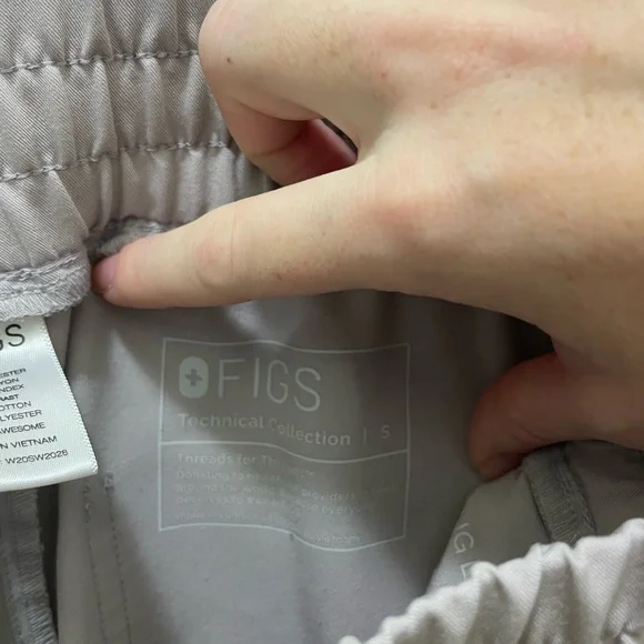 Figs women’s Jogger Pants in Gray with Neon Drawstring - Picture 3 of 3